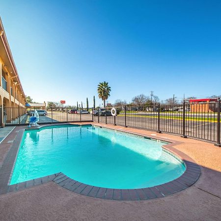 Econo Lodge San Marcos University Area Екстер'єр фото