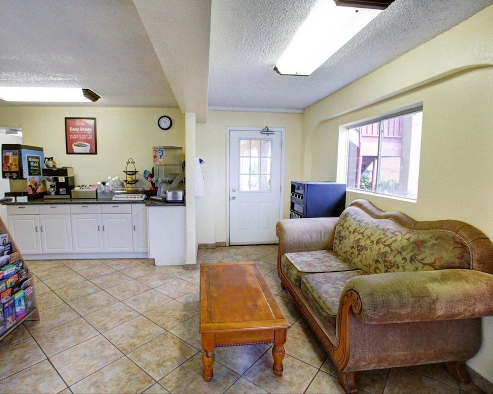 Econo Lodge San Marcos University Area Екстер'єр фото