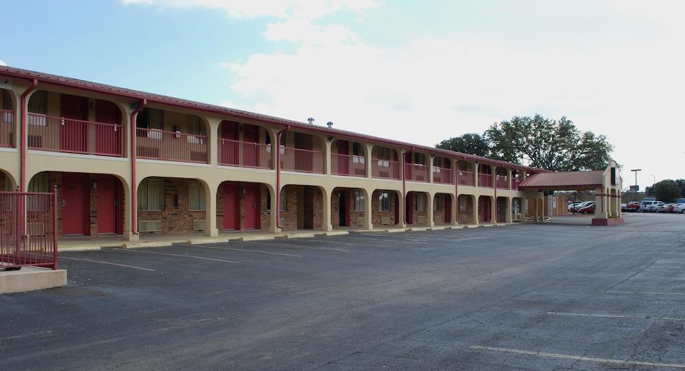 Econo Lodge San Marcos University Area Екстер'єр фото