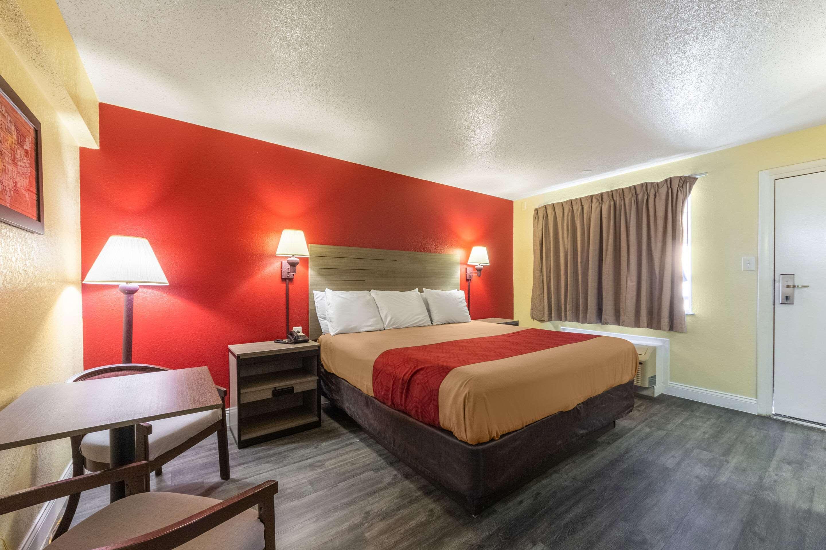 Econo Lodge San Marcos University Area Екстер'єр фото