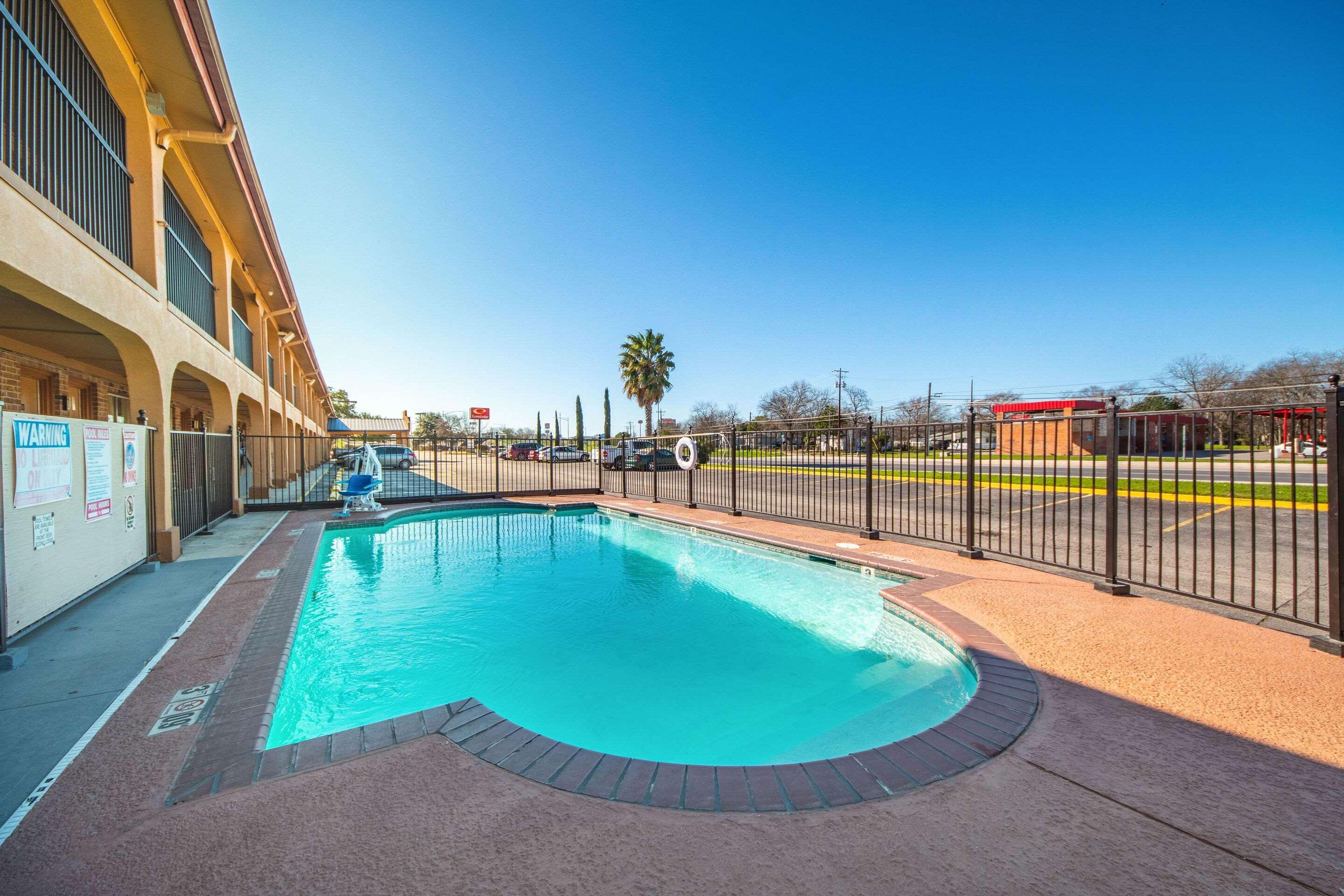 Econo Lodge San Marcos University Area Екстер'єр фото