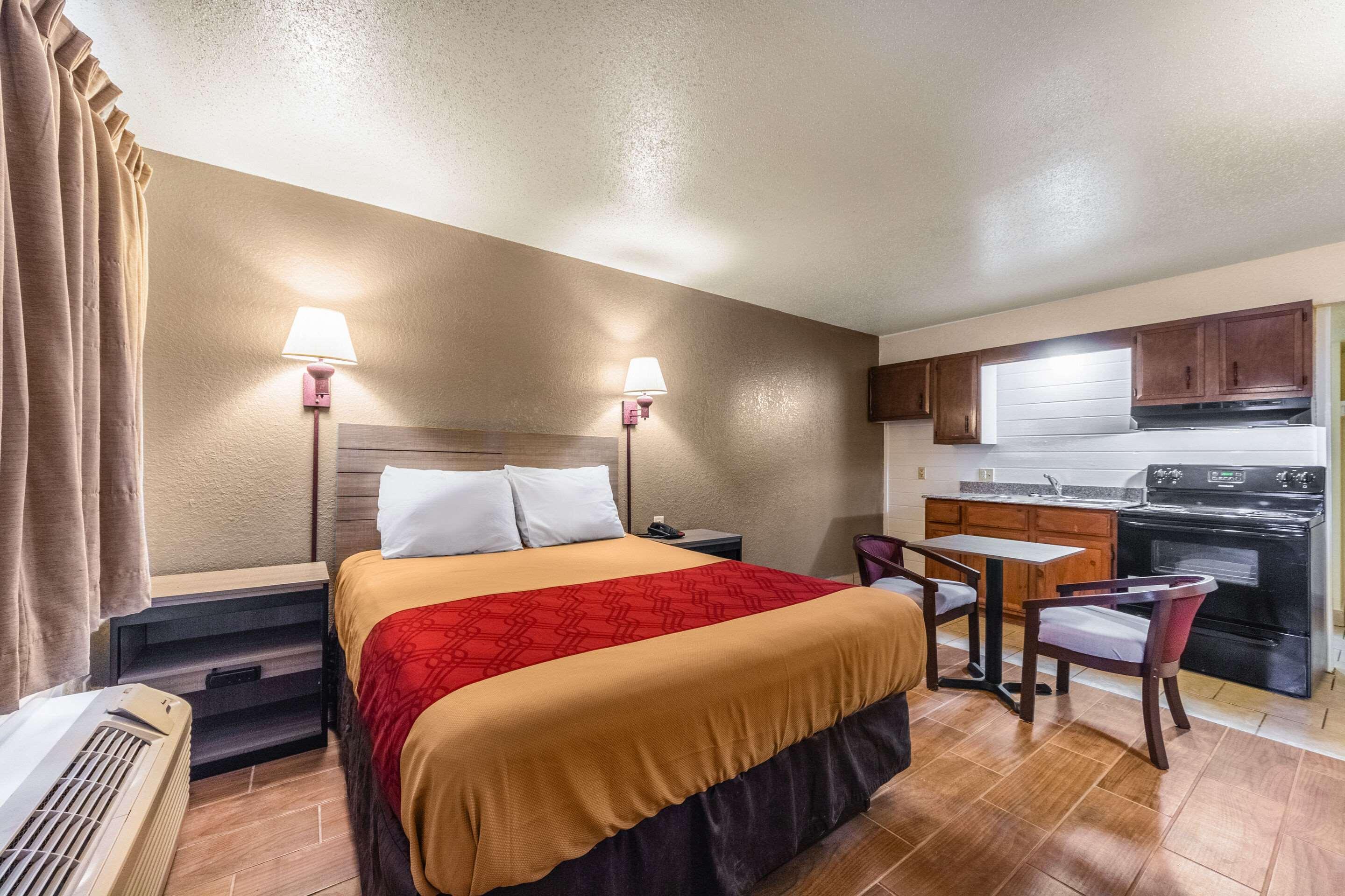 Econo Lodge San Marcos University Area Екстер'єр фото