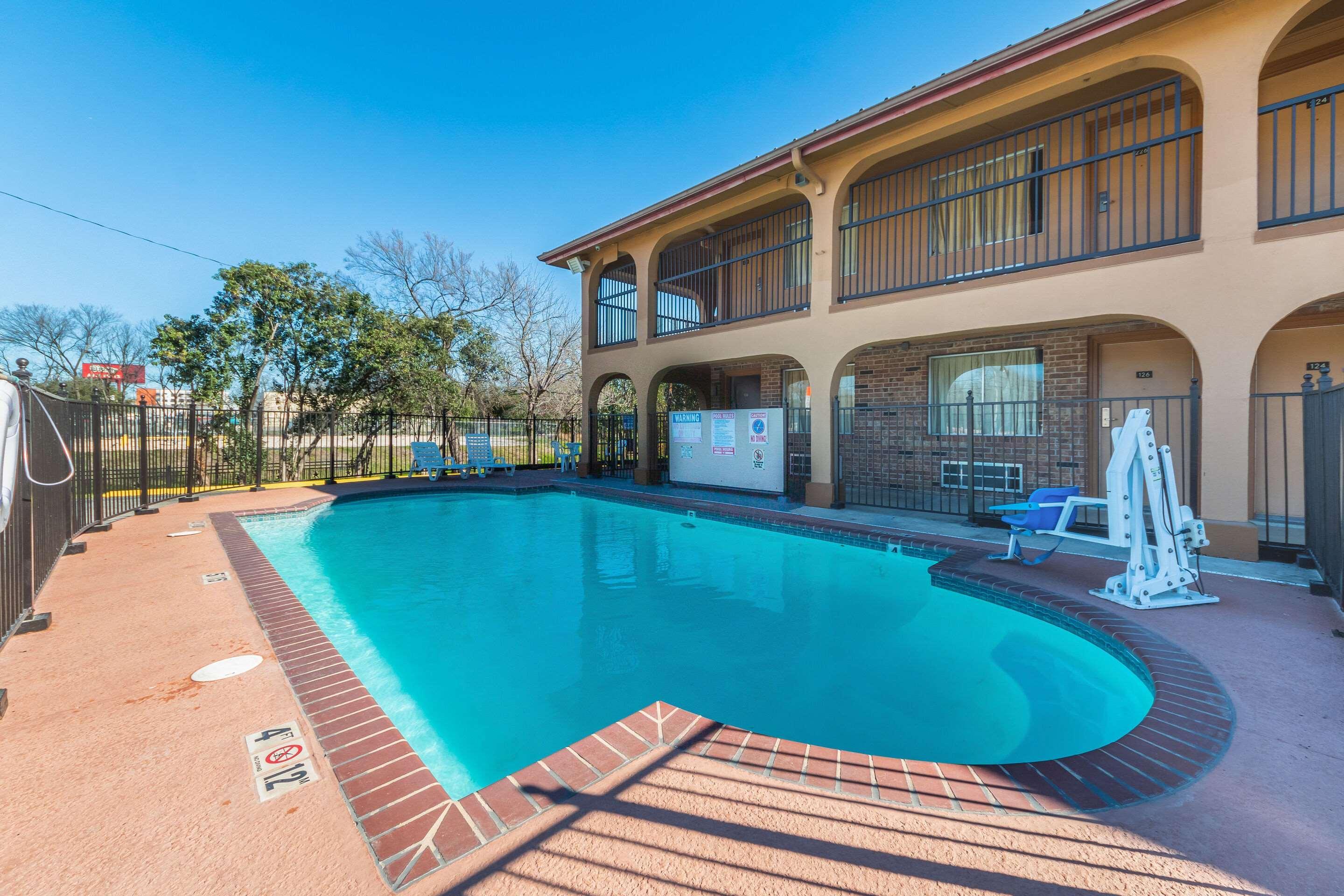 Econo Lodge San Marcos University Area Екстер'єр фото